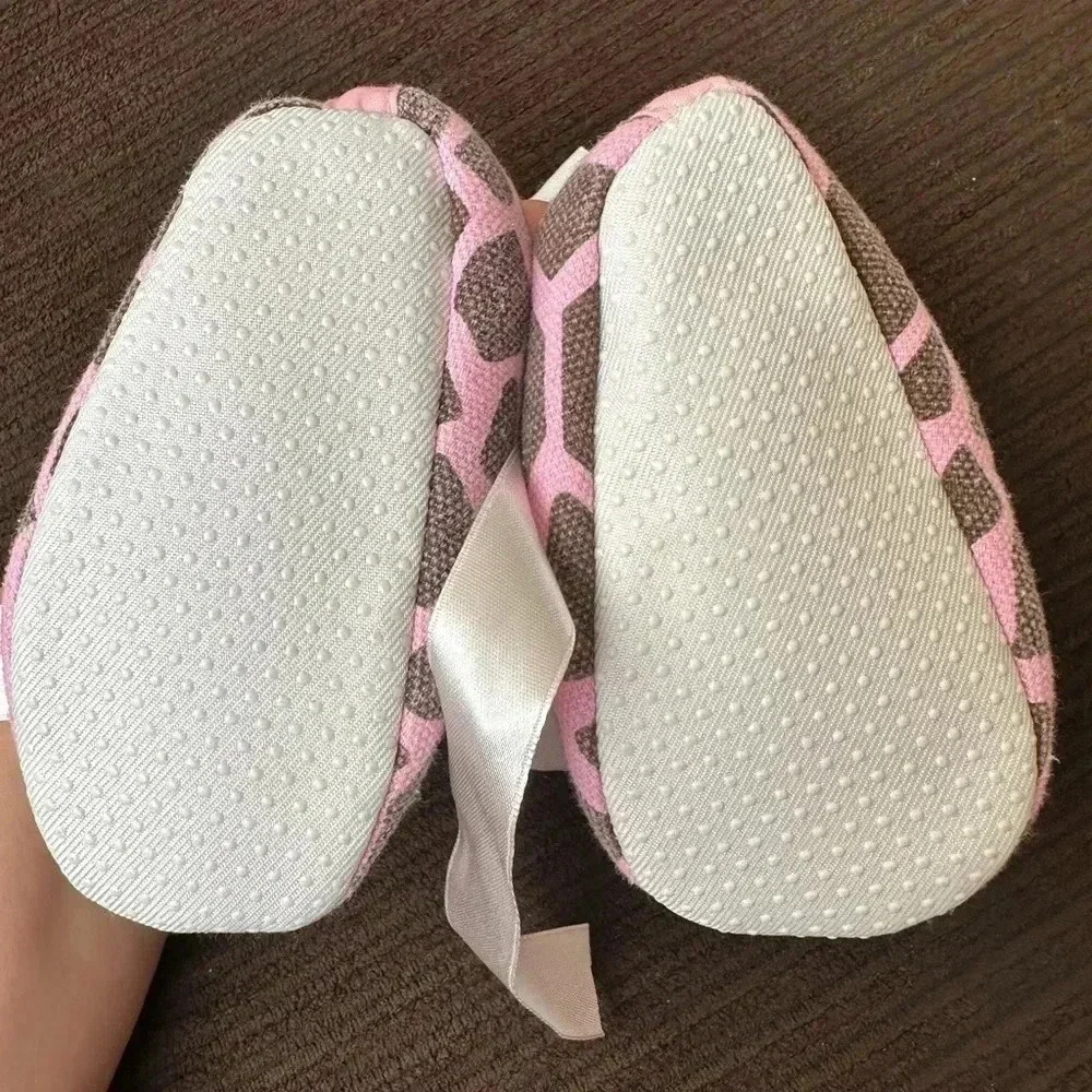 Crib shoes